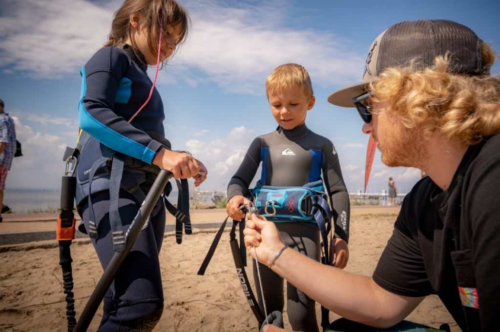 W jakim wieku dzieci mogą zacząć naukę windsurfingu?